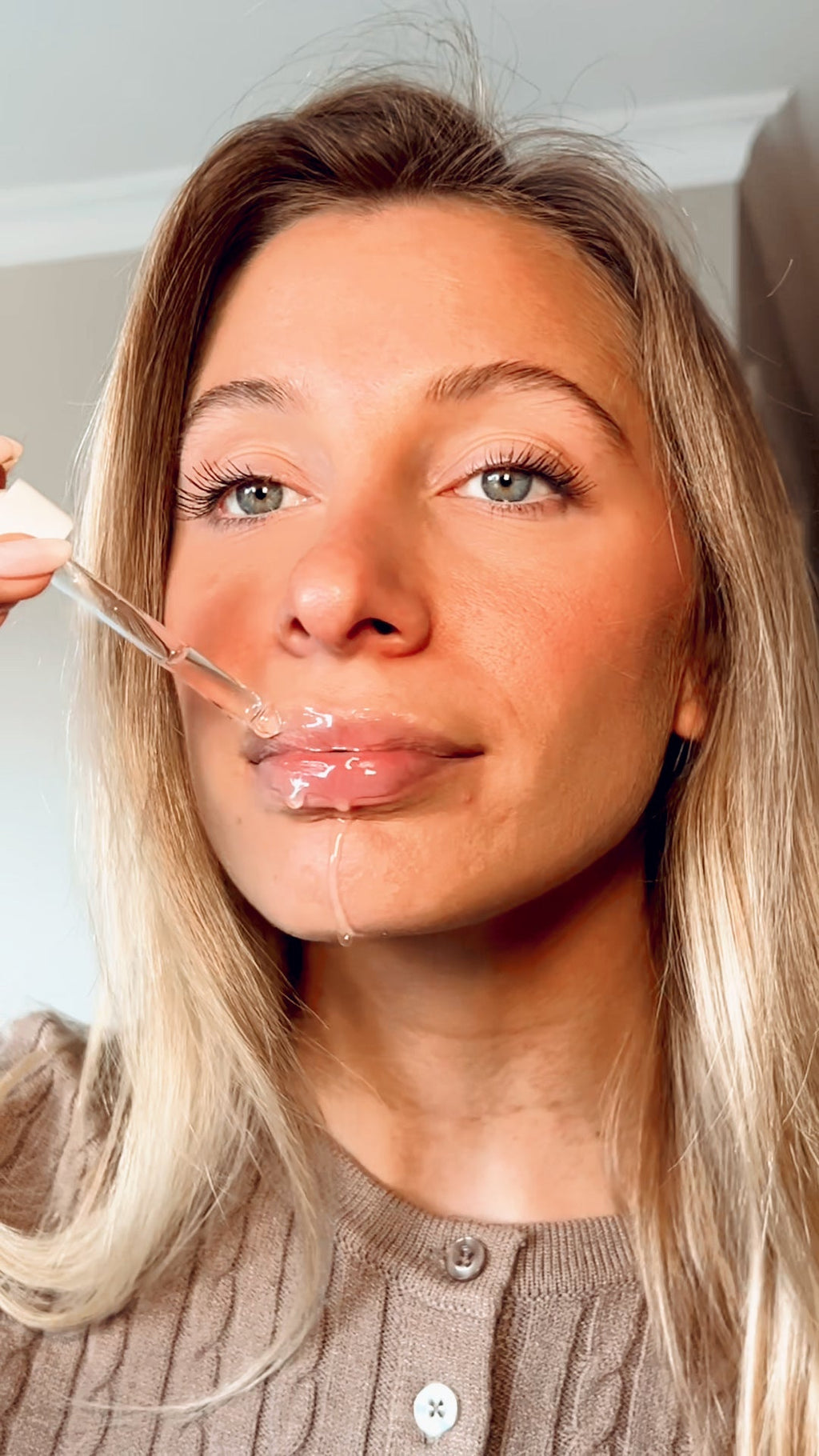 Hyaluronic Acid Plumping Serum with B5 & Snow Mushroom — product detail 3